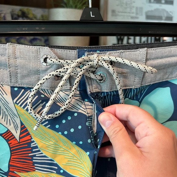 Vissla men’s Mo Bettah board shorts size Large (33 waist) - Picture 2 of 10